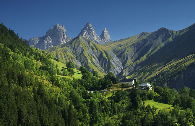 Ngắm vẻ đẹp hùng vĩ của day Alps mệnh danh là ‘rồng lớn châu Âu’