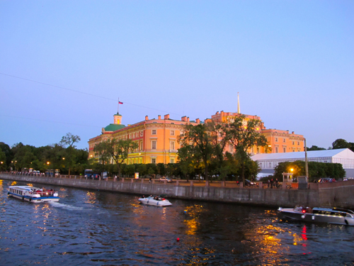 Tận hưởng đêm trắng ở St. Petersburg