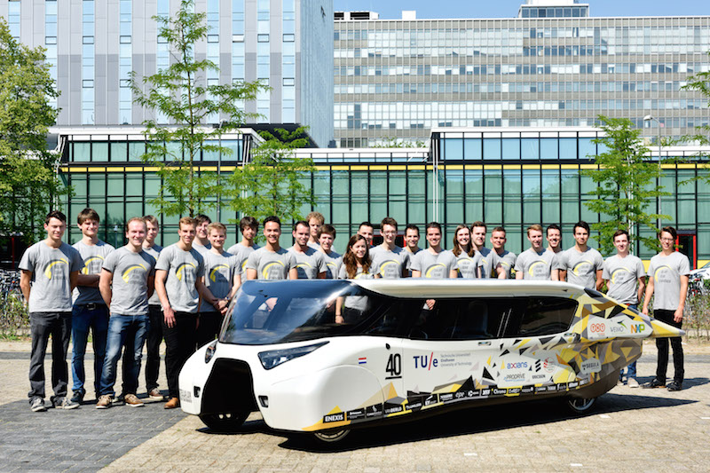 Stella Lux EV - xe chạy điện năng lượng mặt trời