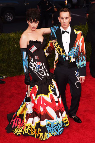 Bộ váy Jeremy Scott thiết kế cho Katy Perry bị tố