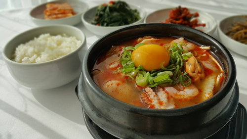 Ấm áp ngon lành với ẩm thực mùa lạnh ở Hàn Quốc