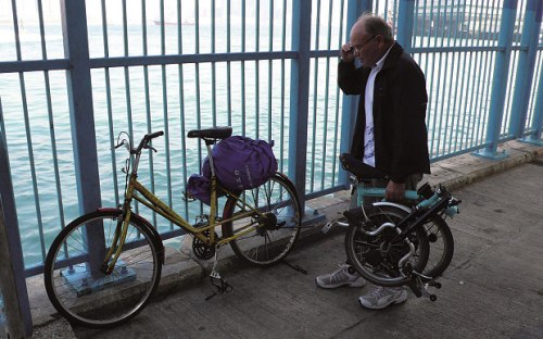 Người đàn ông 50 năm đạp xe quanh thế giới