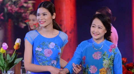 Ngắm sắc đẹp Việt rạng rỡ trình diễn áo dài