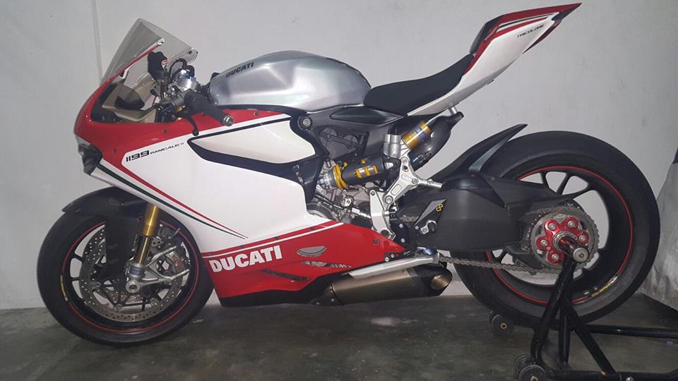 Ngắm siêu moto Ducati 1199 Panigale S độ pô Akrapovic