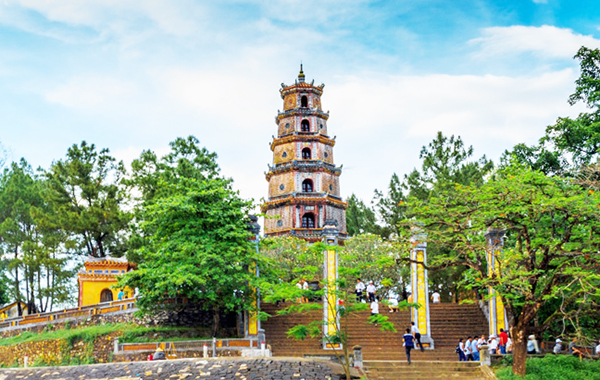 Chiêm ngưỡng kiến trúc tháp Phước Duyên và chùa Linh Mụ