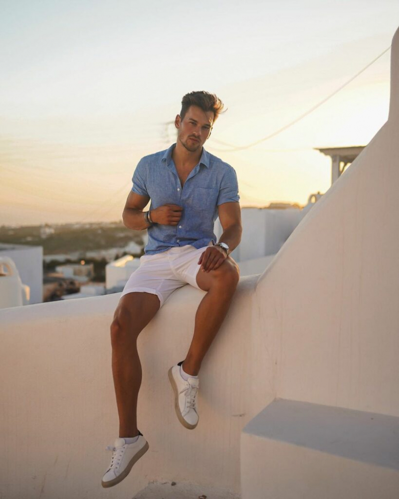5 tips phối quần short trắng cực trẻ trung phong cách từ Jonas Maier
