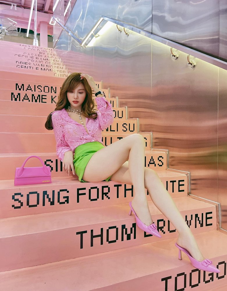 Nữ CEO Hà thành với phong cách ăn mặc siêu quyến rũ