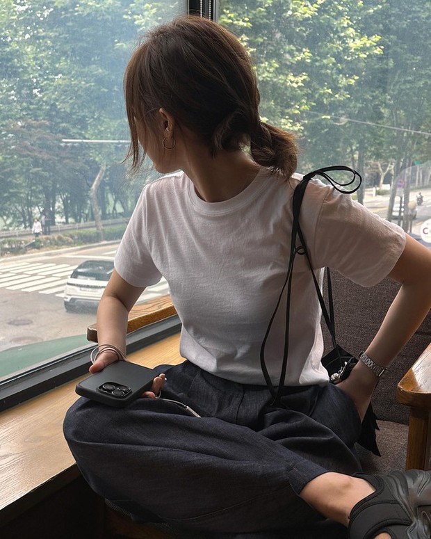 Diện áo phông theo kịp ‘trendy’ như nữ blogger người Hàn