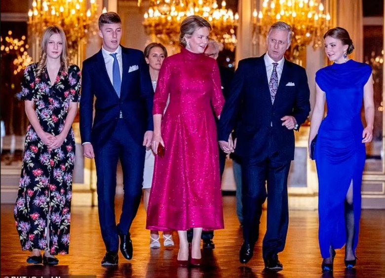 Chiếc đầm ôm gây sốt truyền thông toàn cầu của công chúa Bỉ