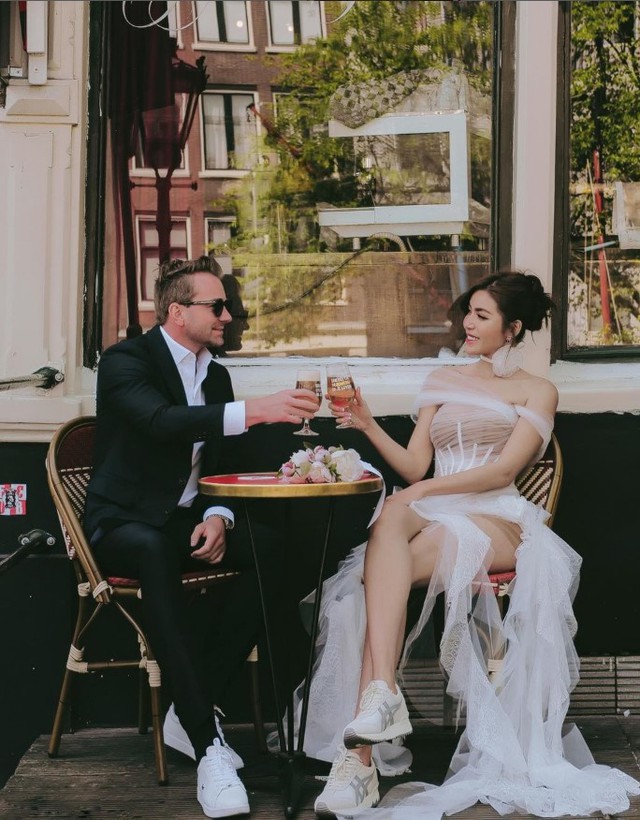 Bộ ảnh cưới đặc biệt của siêu mẫu Minh Tú