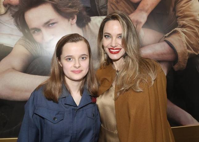 Hình ảnh đối lập của mẹ con Angelina Jolie