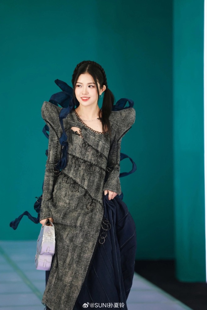 Guu thời trang của Suni Hạ Linh trong show Đạp Gió 2024