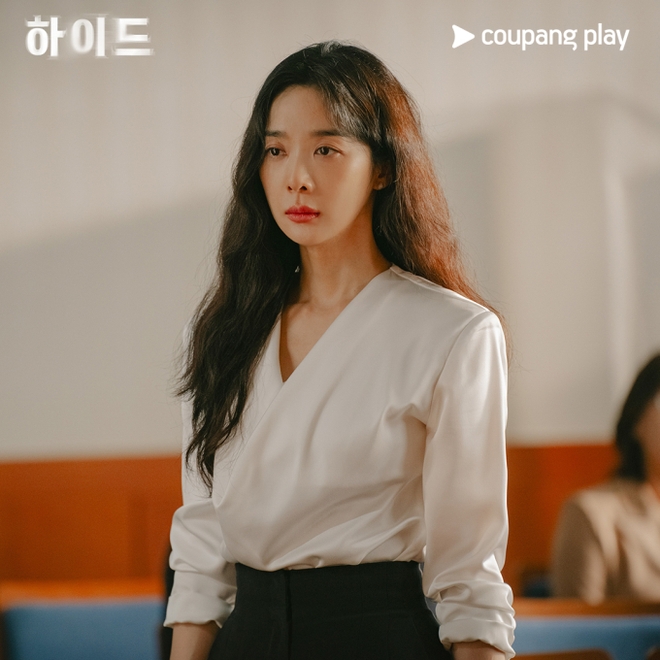 Nhan sắc nữ phụ ‘lấn át’ cả Lee Bo Young trong phim mới 