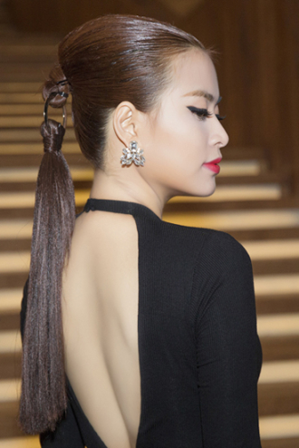 Kiểu tóc Dior được Hoàng Thùy Linh tái hiện tuyệt đẹp