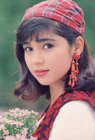 Quá trình đổi kiểu tóc của Việt Trinh từ thập niên 1990