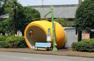 Thú vị những trạm dừng xe buýt hình hoa quả ở Nhật