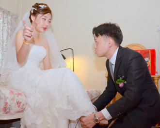 Thêm một bộ ảnh cưới thảm họa của cặp đôi Singapore