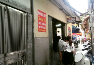 Đặc sản ‘Bún đậu xếp hàng’ ở phố cổ Hà Nội