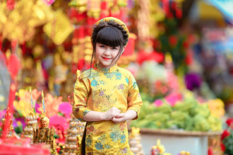 Cô bé lai Việt - Đức đẹp như trong tranh 