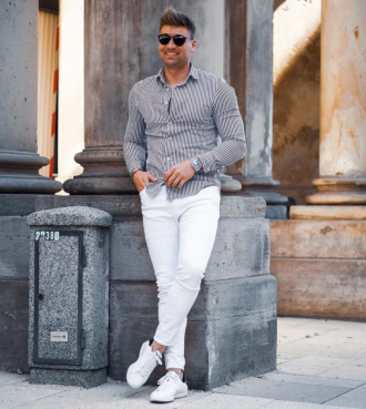 Bắt trend với quần jeans trắng giúp chàng xuống phố độc đáo