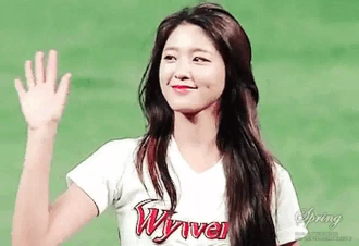 Người đẹp Hàn tỏa sáng trên sân bóng chày