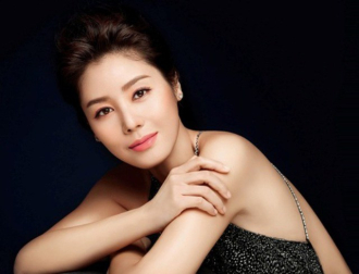 ‘Mẹ Lee Min Ho’ cực ngầu trong phim mới